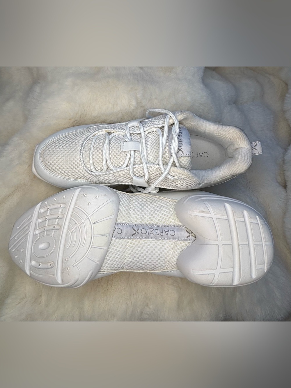 Capezio DS11 Fierce Dansneaker Women’s 8.5 White Dance Sneakers Split Sole